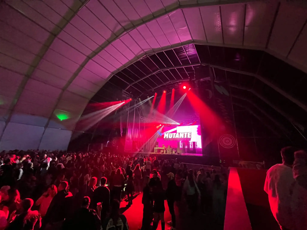 detalle-concierto Carpa gigante en funcionamiento