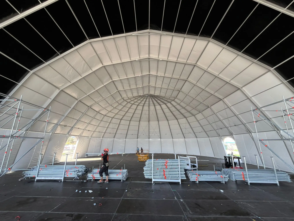 detalle-del-montaje-de-carpa-gigante